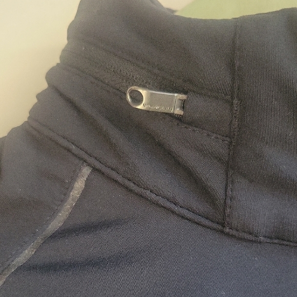 Lululemon Men's Black Hooded Jacket SzM Excellent Condition - Picture 6 of 14